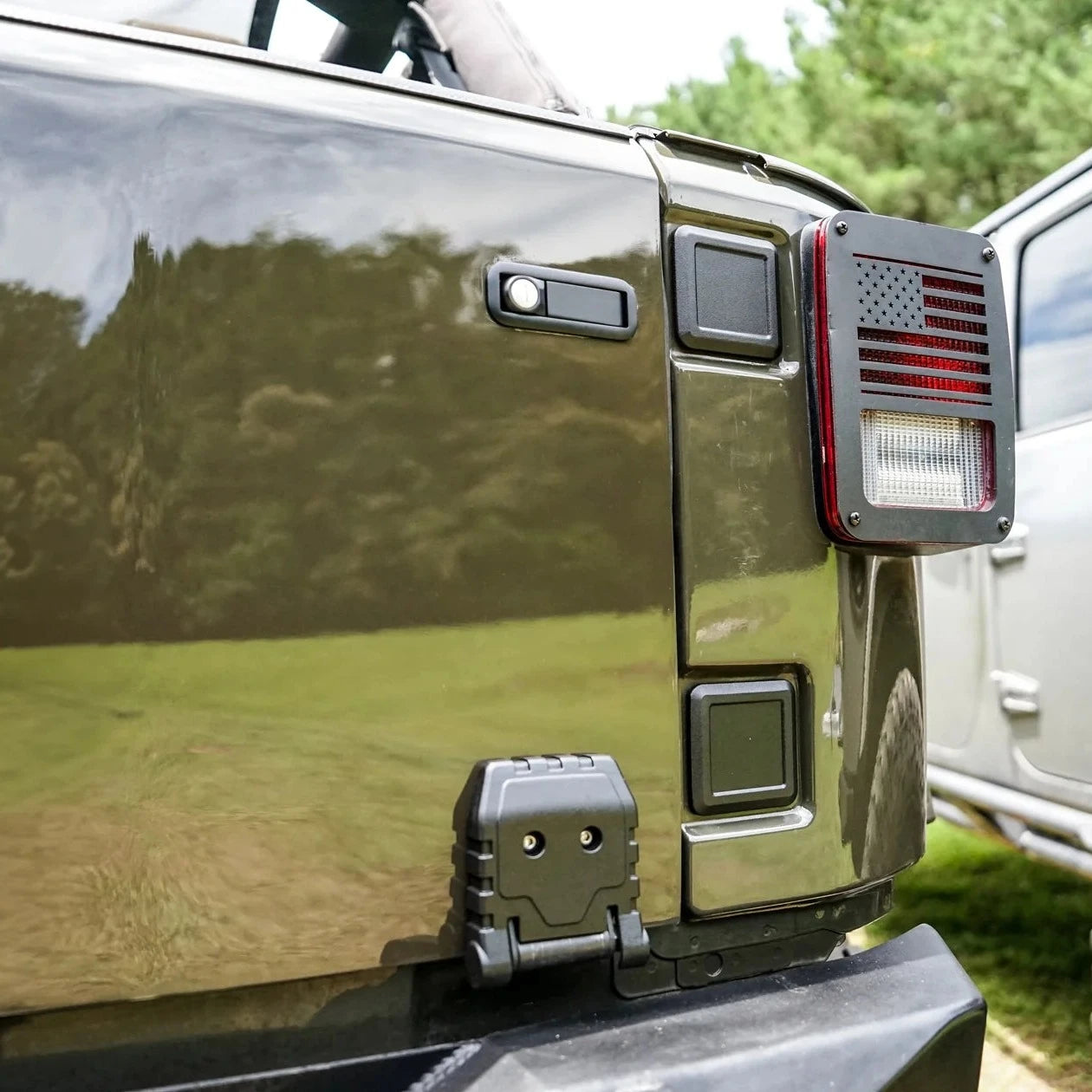 Motobilt Drop Down Tailgate for Jeep JK/JKU