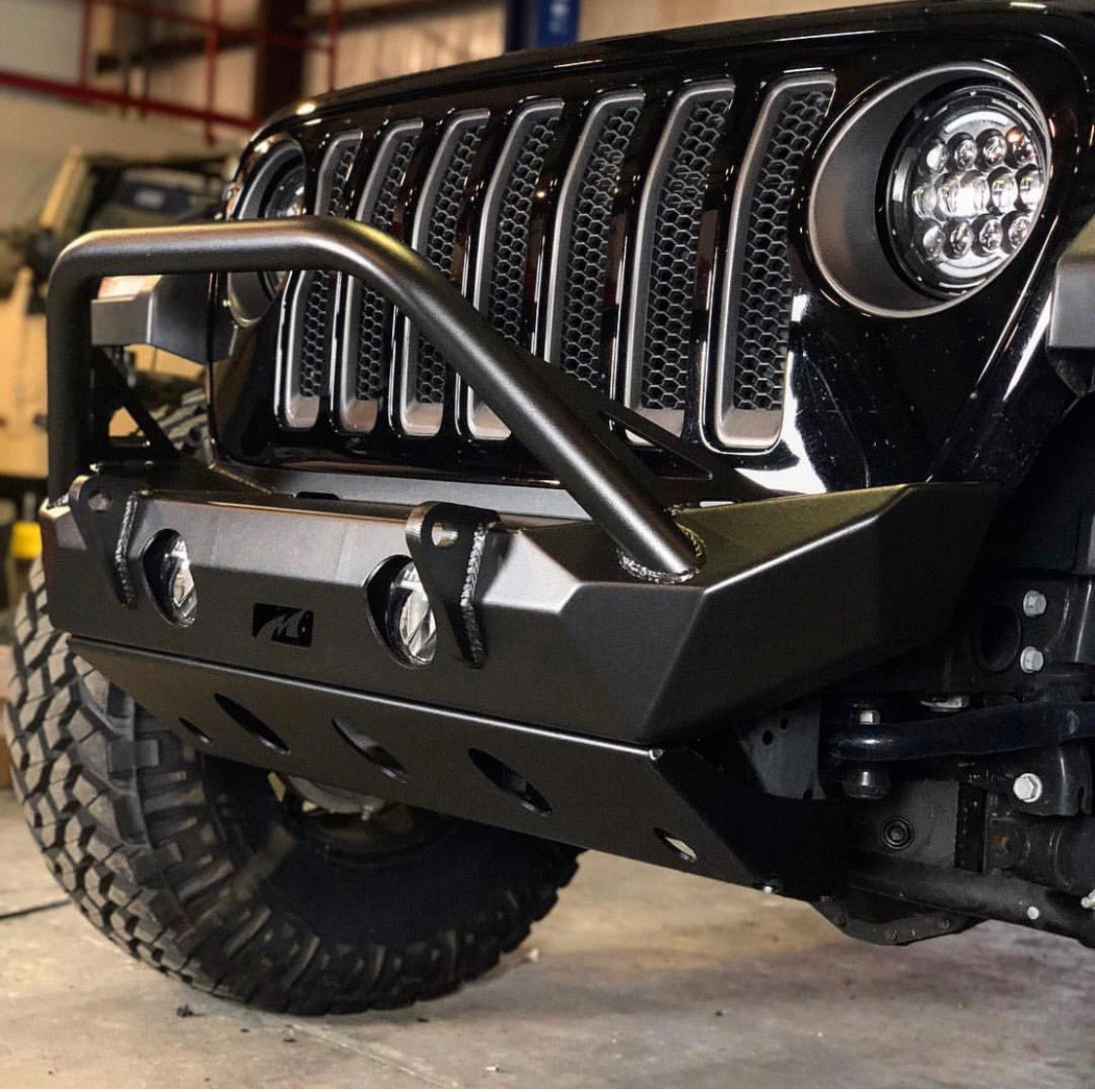 Hammer Front Bumper w/ Bull Bar, Fog Mounts & Skid Plate for Jeep JL / JT