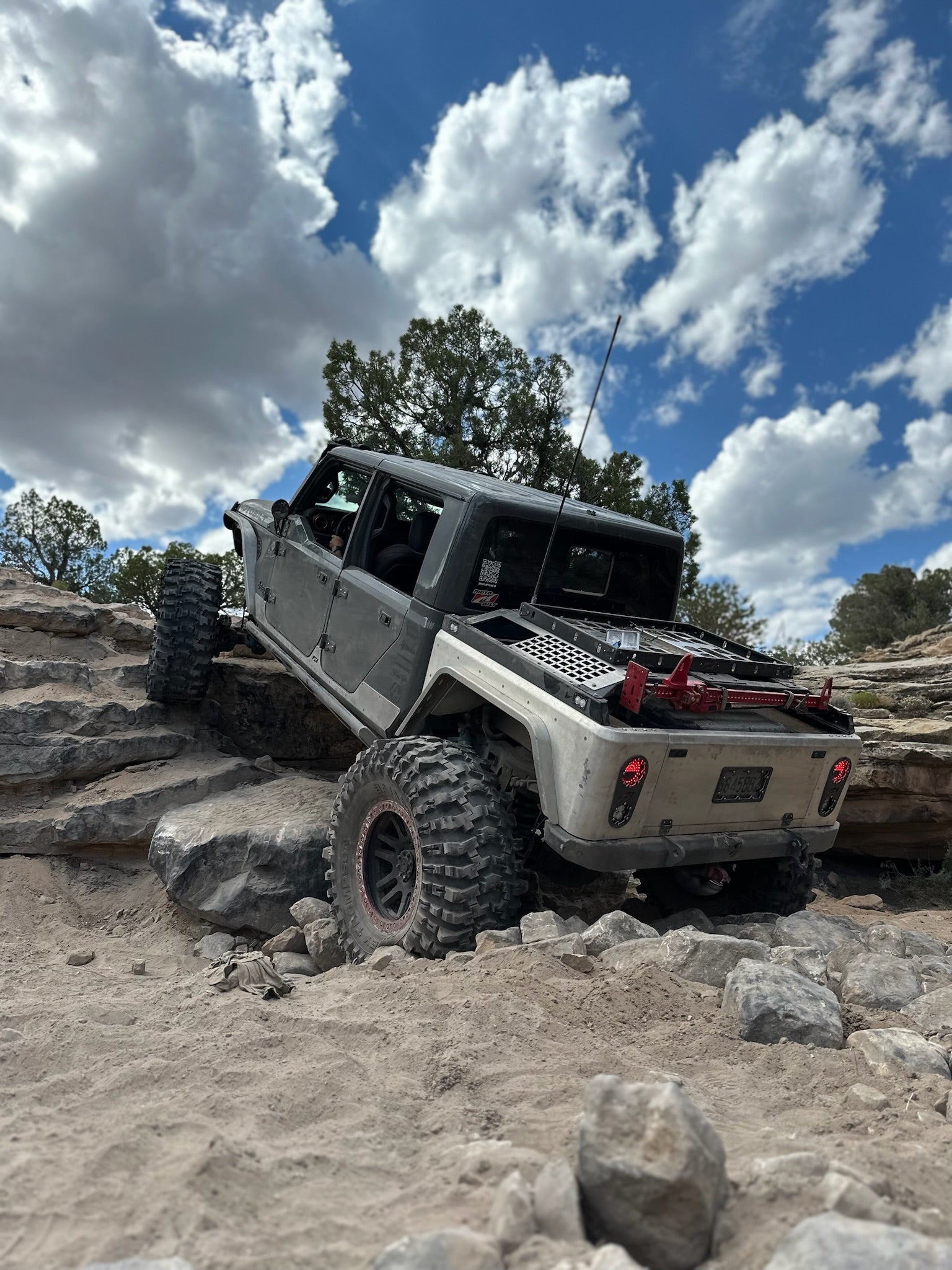 Motobed 8-Lug Tire Carrier Rack for Jeep JT Gladiator Replacement Bed