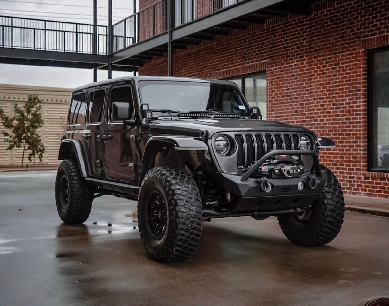 Hammer Front Bumper w/ Bull Bar, Fog Mounts & Skid Plate for Jeep JL / JT